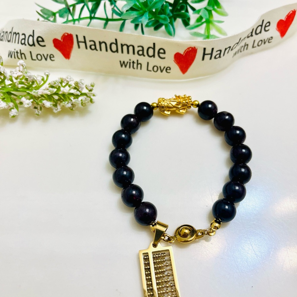 Elegant Black and Gold Beaded Bracelet